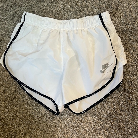 Nike Pants - NWOT Women’s Nike running shorts
